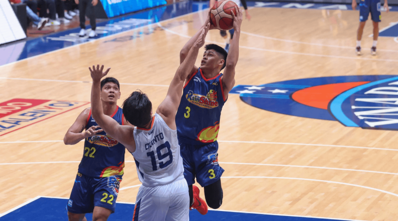 Gian Mamuyac tries to shoot the ball while Bong Quinto attempts to block it