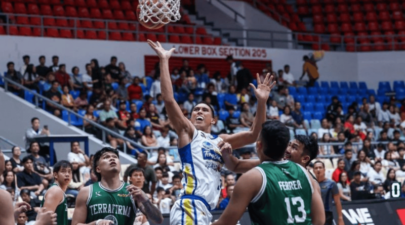 Hotshot’s Lucero (22) shot for the win against Dyip